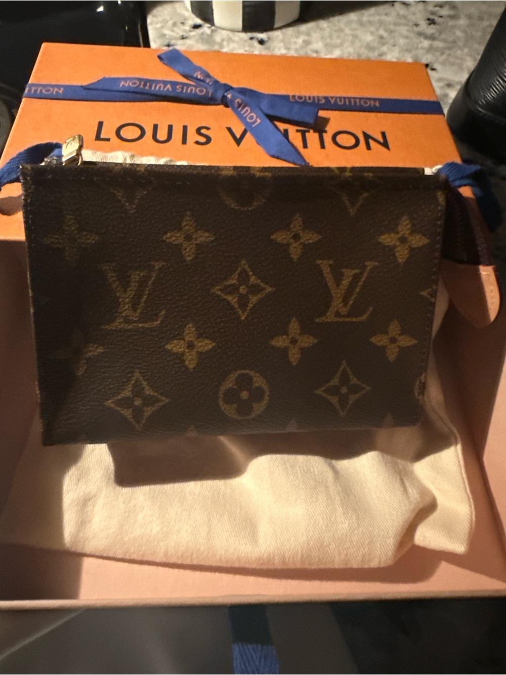 ✨100% AUTHENTIC LOUIS VUITTON TOILETRY 15 POUCH ORIGINAL LIKE BRAND NEW MONO!!✨